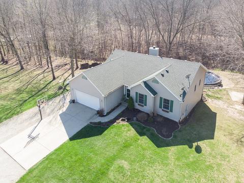 18526 Pawnee Ln, Danvers, IL 61732 photo 1