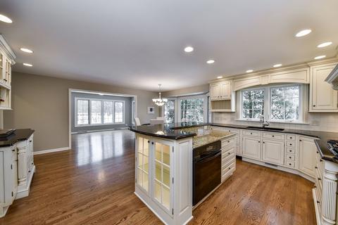 1200 Midwest Ln, Wheaton, IL 60189 photo 6