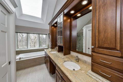 1200 Midwest Ln, Wheaton, IL 60189 photo 15