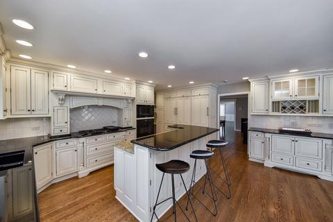1200 Midwest Ln, Wheaton, IL 60189 photo 4