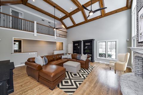 1200 Midwest Ln, Wheaton, IL 60189 photo 9