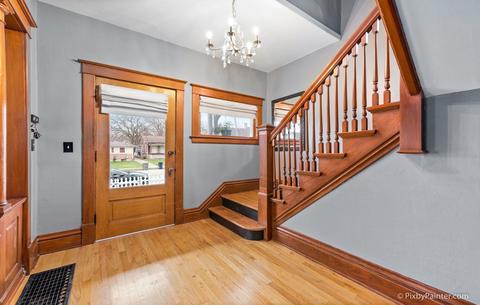 603 Douglas Ave, Elgin, IL 60120 photo 2
