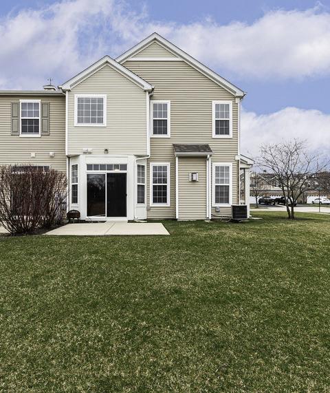 2301 Evergreen Cir, Mchenry, IL 60050 photo 4