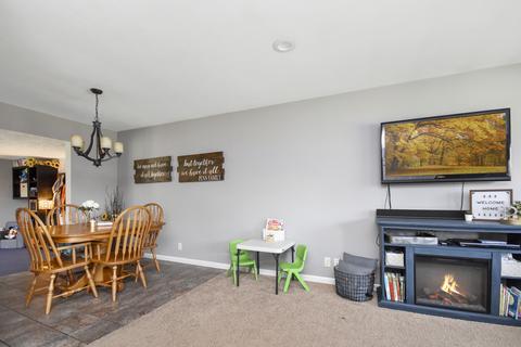 207 Hillside Ln, Bloomington, IL 61701 photo 5