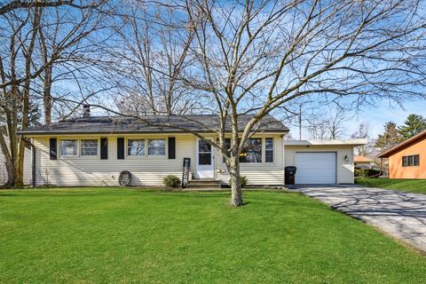 207 Hillside Ln, Bloomington, IL 61701 photo 2