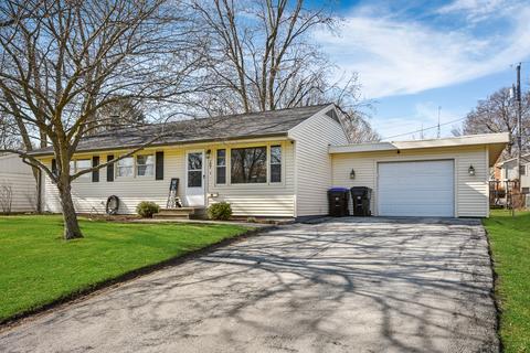 207 Hillside Ln, Bloomington, IL 61701 photo 1