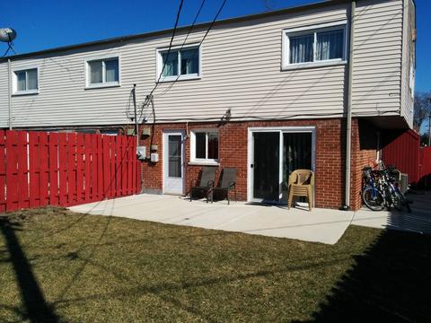 9232 Cedar Ln, Des Plaines, IL 60016 photo 2