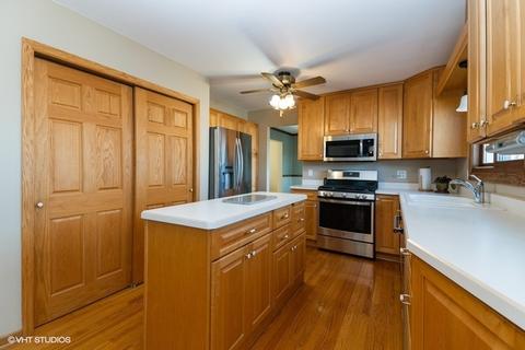 1100 Dresden Dr, Hoffman Estates, IL 60192 photo 9