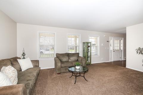 1544 Derby Ln, Bartlett, IL 60103 photo 3