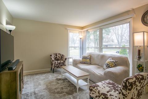 3108 Martin Ln, Rolling Meadows, IL 60008 photo 4