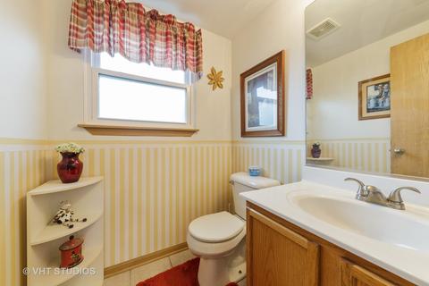 831 Casey Ln, Harvard, IL 60033 photo 8