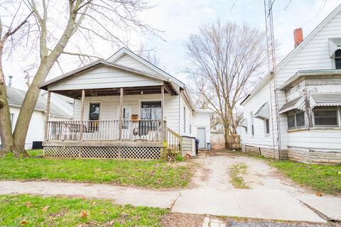 715 W Washington St, Bloomington, IL 61701 photo 2