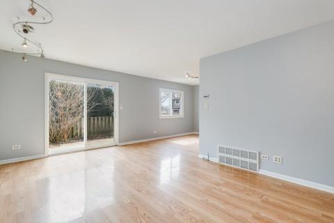 615 Barberry Ln, Wheeling, IL 60090 photo 3