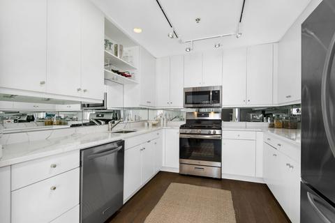 250 E Pearson St #702, Chicago, IL 60611 photo 11