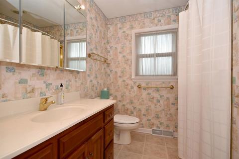 845 S Spring Rd, Elmhurst, IL 60126 photo 13
