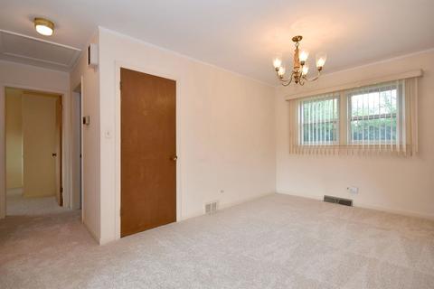 845 S Spring Rd, Elmhurst, IL 60126 photo 9