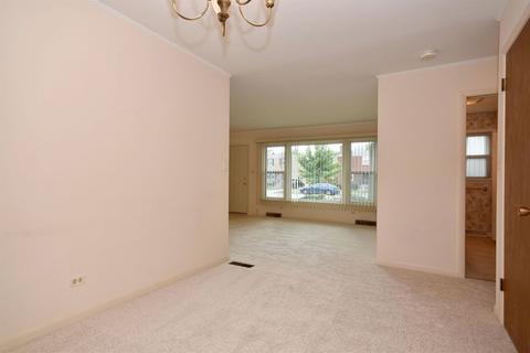 845 S Spring Rd, Elmhurst, IL 60126 photo 8