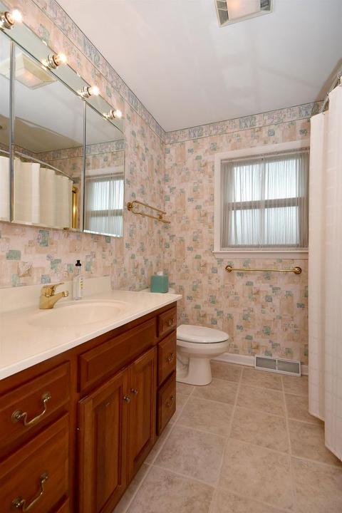845 S Spring Rd, Elmhurst, IL 60126 photo 12