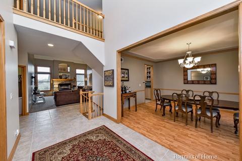 1948 Gardner Cir E, Aurora, IL 60503 photo 2