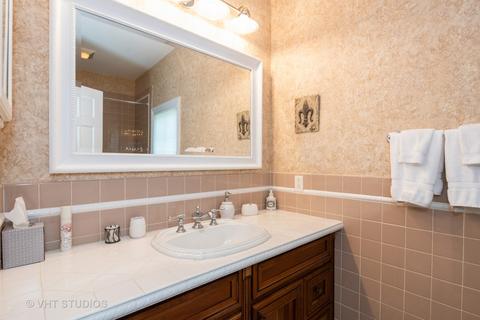 811 Brook St, Elgin, IL 60120 photo 17