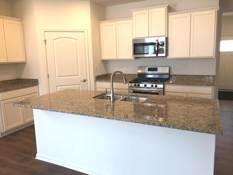 332 S Fork Dr, Gurnee, IL 60031 photo 2