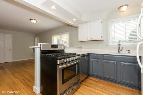 1026 N Eagle St, Naperville, IL 60563 photo 3