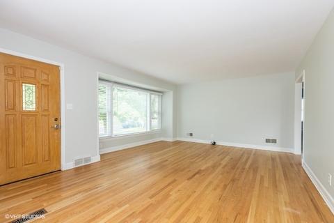 1026 N Eagle St, Naperville, IL 60563 photo 2