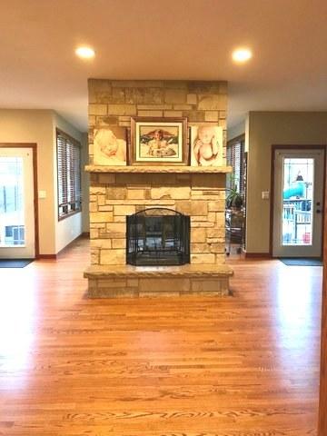 8905 Oneill Dr, Burr Ridge, IL 60527 photo 2