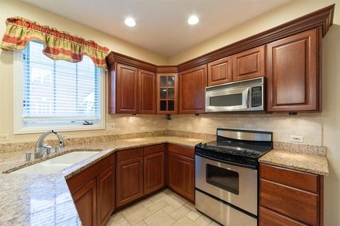 100 E Knighton Pl, Elmhurst, IL 60126 photo 9