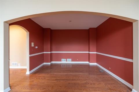 100 E Knighton Pl, Elmhurst, IL 60126 photo 12