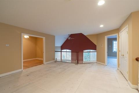 100 E Knighton Pl, Elmhurst, IL 60126 photo 11