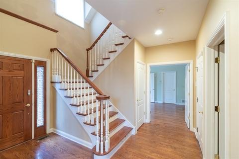 100 E Knighton Pl, Elmhurst, IL 60126 photo 5
