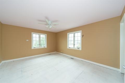 100 E Knighton Pl, Elmhurst, IL 60126 photo 15