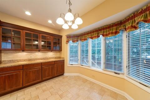 100 E Knighton Pl, Elmhurst, IL 60126 photo 7