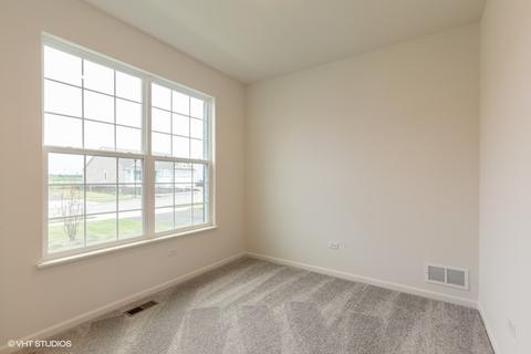 3622 Emerald Rd, Elgin, IL 60124 photo 3