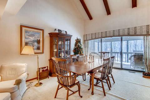 260 Spring Cove Dr, Elgin, IL 60123 photo 7