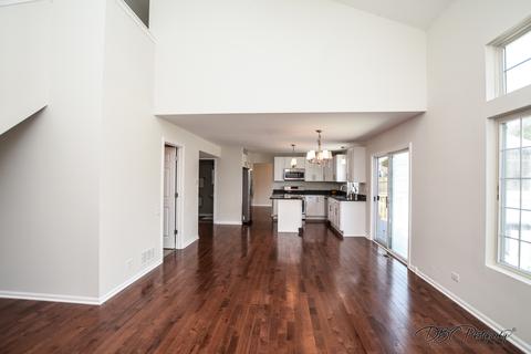 245 Aberdeen Dr, Algonquin, IL 60102 photo 4