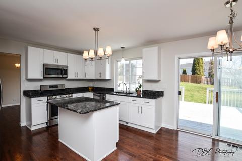245 Aberdeen Dr, Algonquin, IL 60102 photo 2