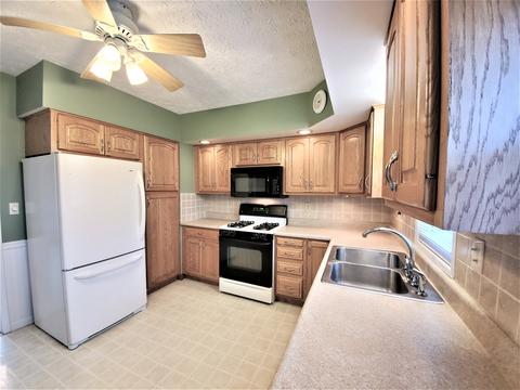 1110 Barker St, Bloomington, IL 61701 photo 2