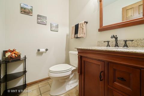 653 Chippewa Dr, Naperville, IL 60563 photo 9