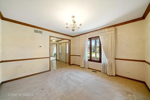 653 Chippewa Dr, Naperville, IL 60563 photo 8