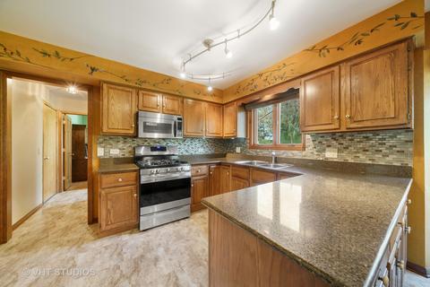 653 Chippewa Dr, Naperville, IL 60563 photo 13