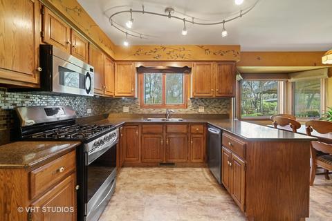 653 Chippewa Dr, Naperville, IL 60563 photo 11