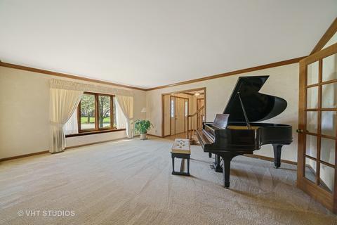 653 Chippewa Dr, Naperville, IL 60563 photo 6