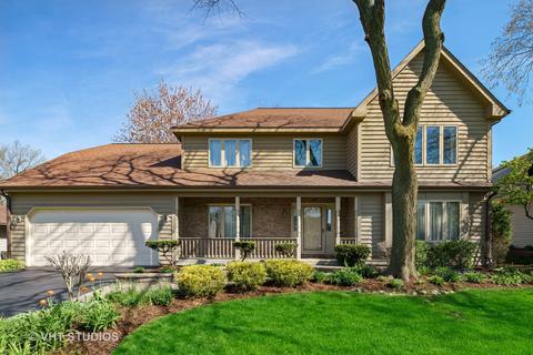 653 Chippewa Dr, Naperville, IL 60563 photo 2
