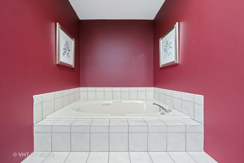 653 Chippewa Dr, Naperville, IL 60563 photo 25