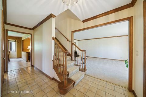 653 Chippewa Dr, Naperville, IL 60563 photo 4