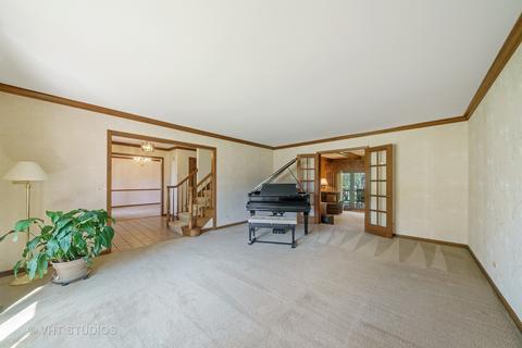 653 Chippewa Dr, Naperville, IL 60563 photo 5