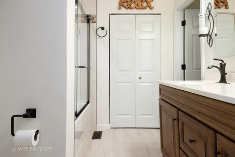 54 Pine Cir, Cary, IL 60013 photo 12