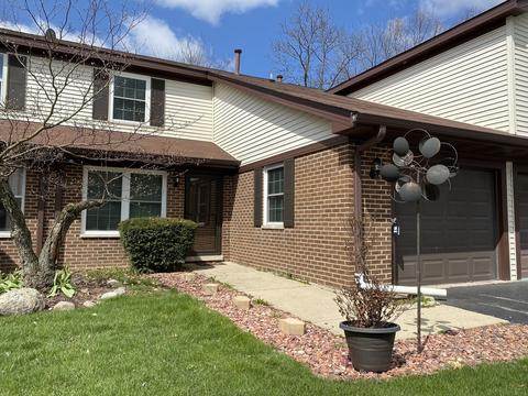 54 Pine Cir, Cary, IL 60013 photo 1